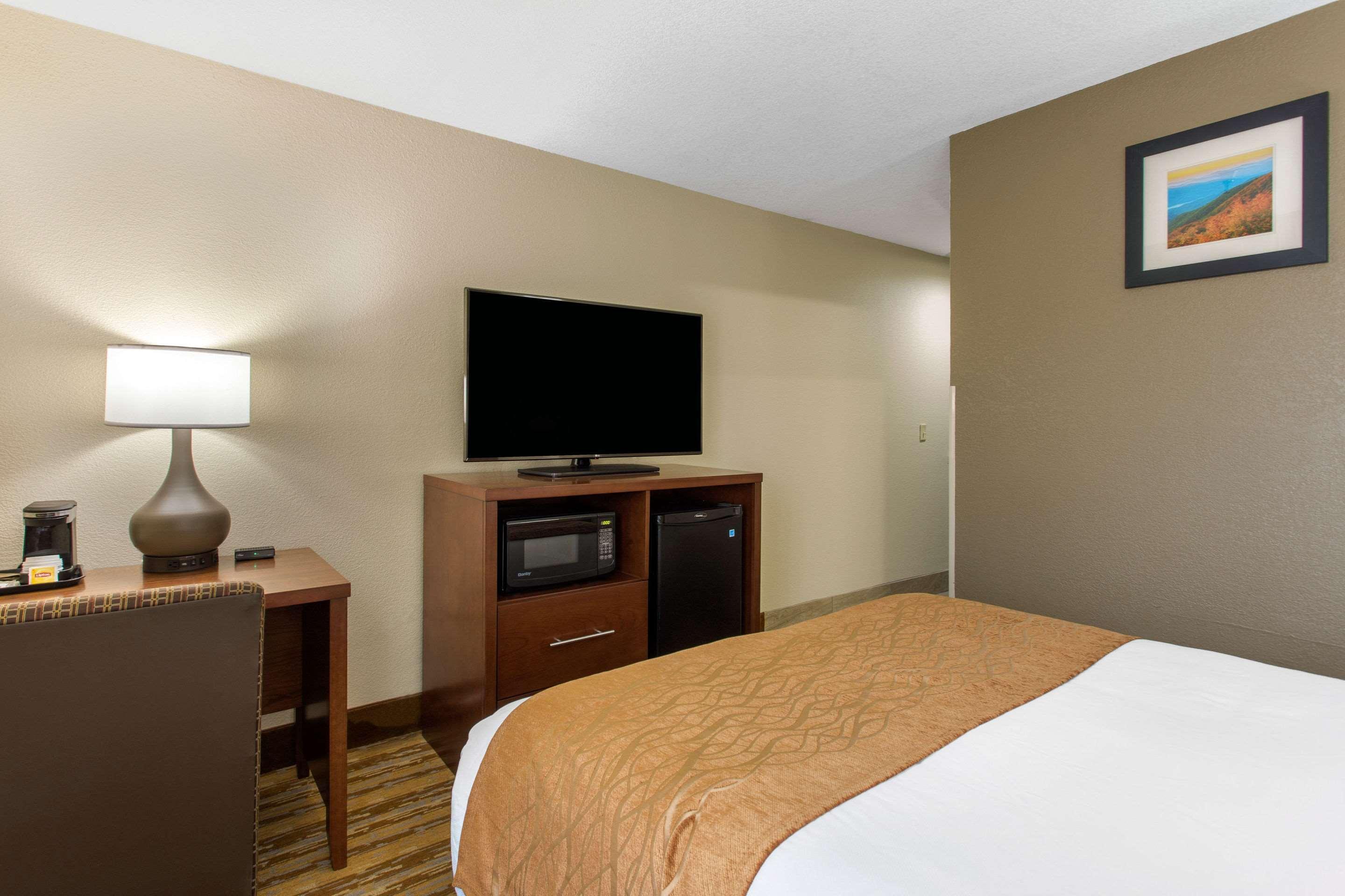 Comfort Inn Asheville East-Blue Ridge Pkwy Access Bagian luar foto