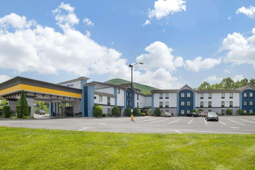 Comfort Inn Asheville East-Blue Ridge Pkwy Access Bagian luar foto